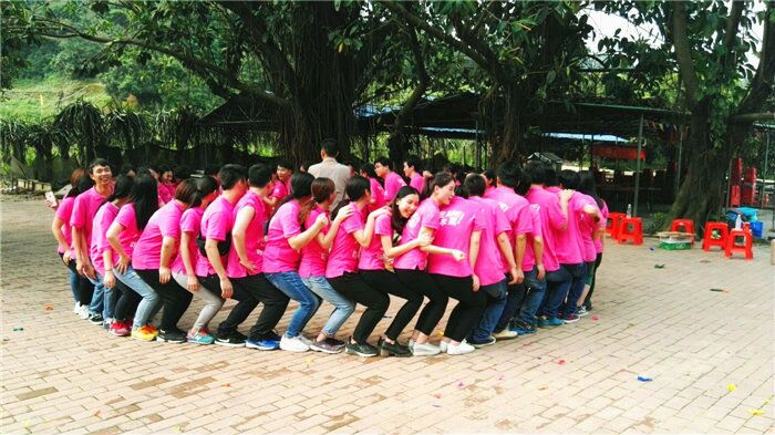 微微的細(xì)雨涼涼的清風(fēng)吹不散客人的火熱打動著深圳九龍山生態(tài)園農(nóng)家樂