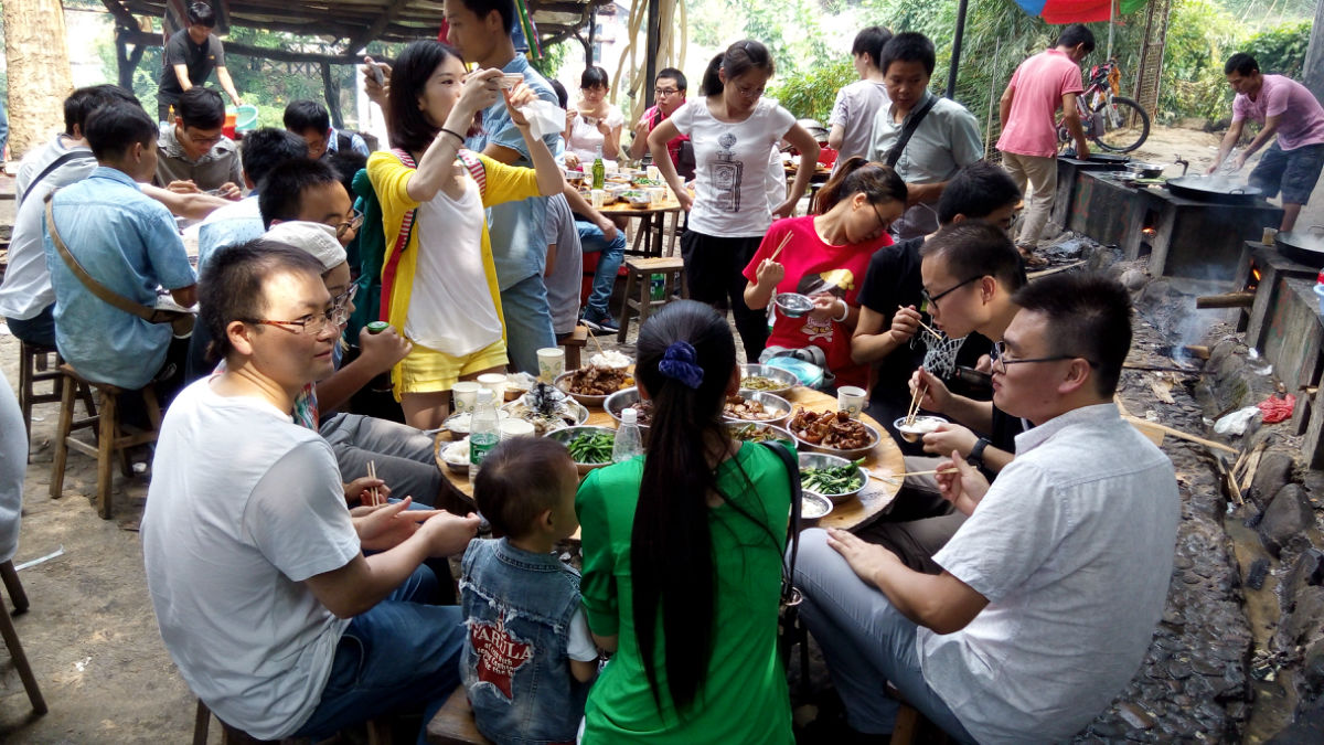 深圳龍華區(qū)啟明社工服務中心義工來深圳九龍山生態(tài)園休閑農家樂一日游